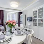 Elite Apartments Hamptons Old Town