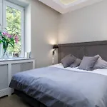 Elite Apartments Hamptons Old Town