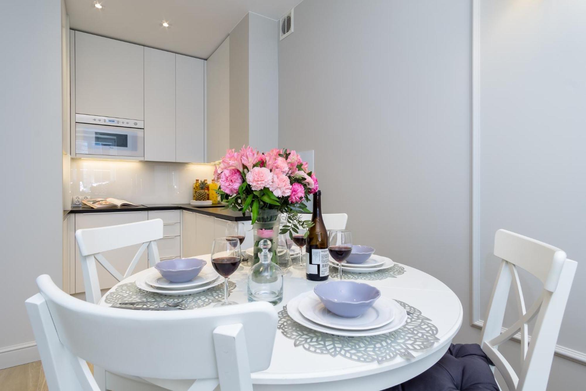 Elite Hamptons Old Town Apartment