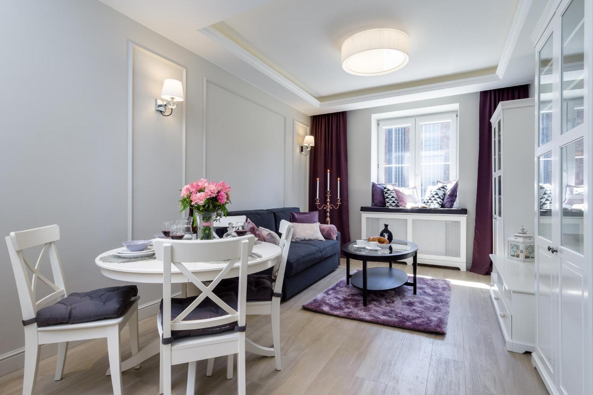Elite Hamptons Old Town Apartment